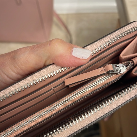 NWOT TORY BURCH WALLET/WRISTLET - Picture 6 of 7